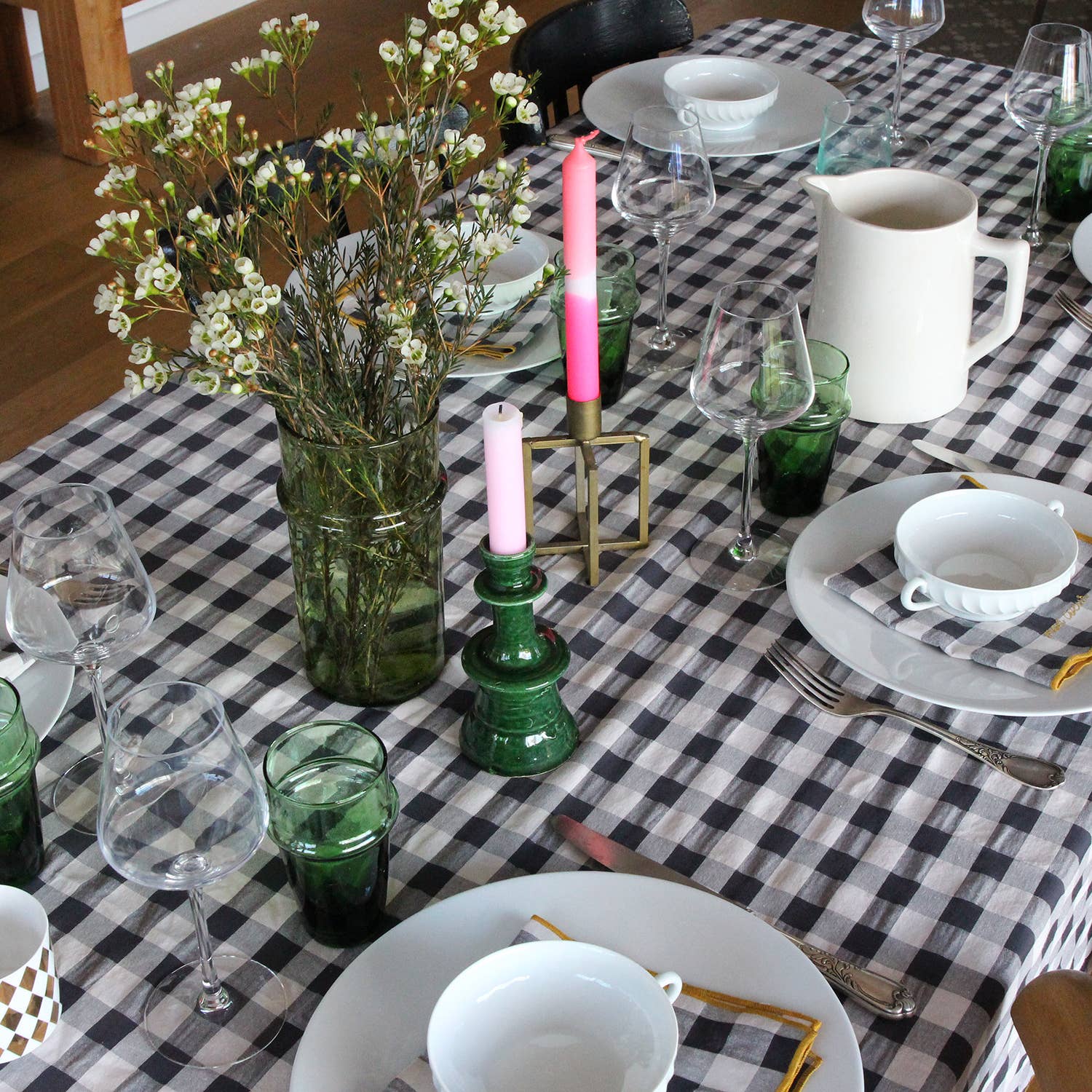 Bestickte Vichy-Karotischdecke für Festtafel: Lakritze